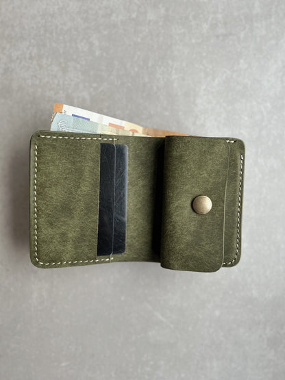 Bifold Leather Vertical Wallet With Coin Pocket | Olive